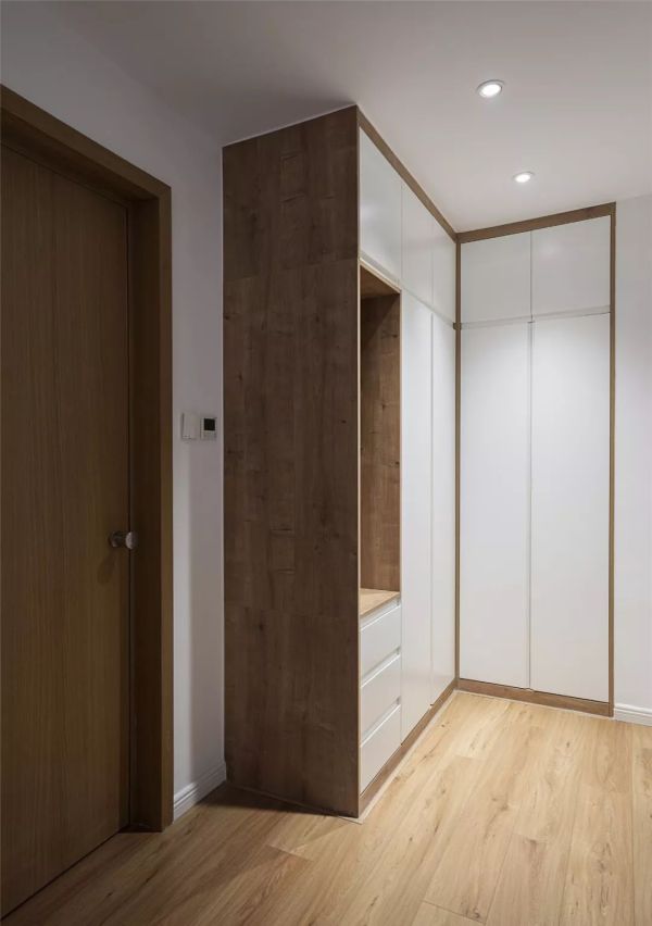 124平的日式风三居室，有木色和白色就非常好看了