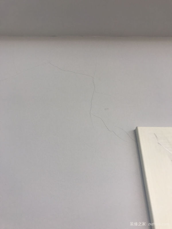 墙面裂缝如何修补
