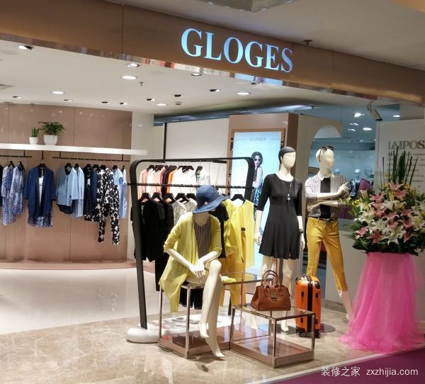 小服装店装修效果图