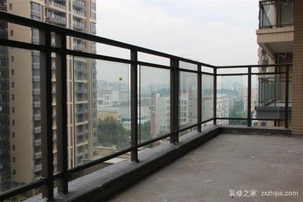 阳台防护栏