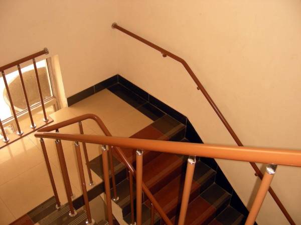 楼梯扶手的高度