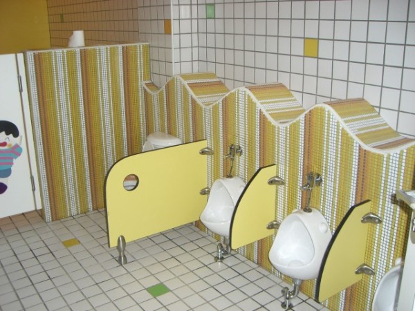 幼儿园厕所墙面装饰
